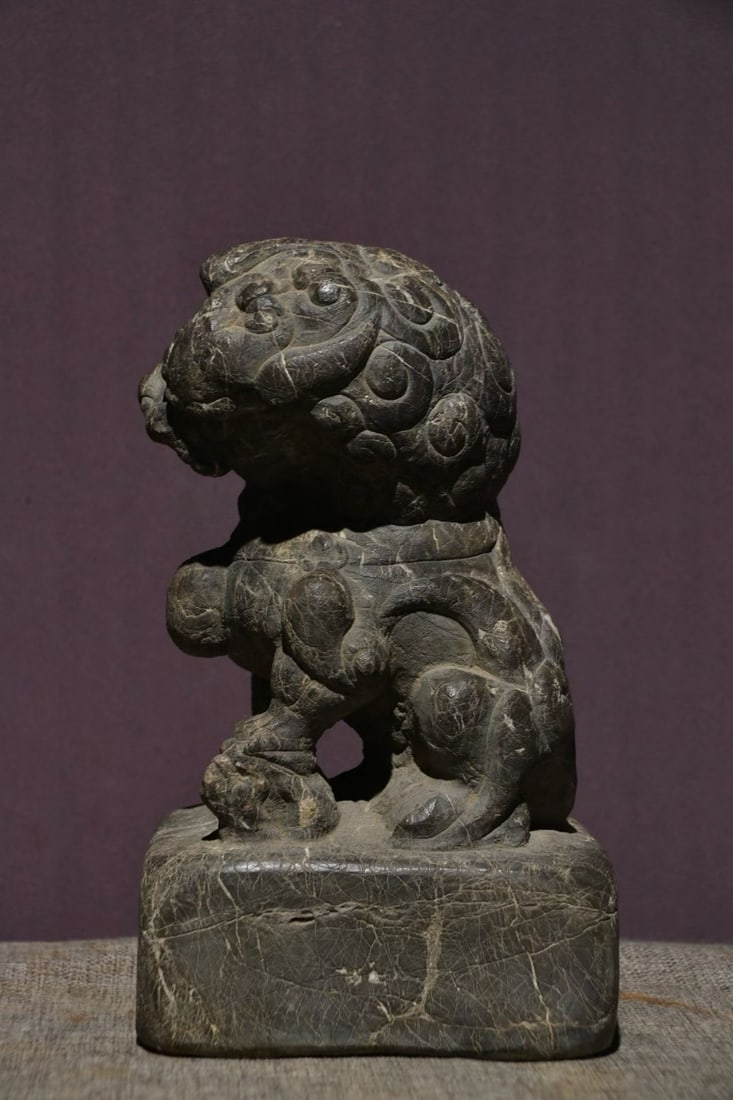 Ming?Dynasty Bluestone Desk?top Lion - 2