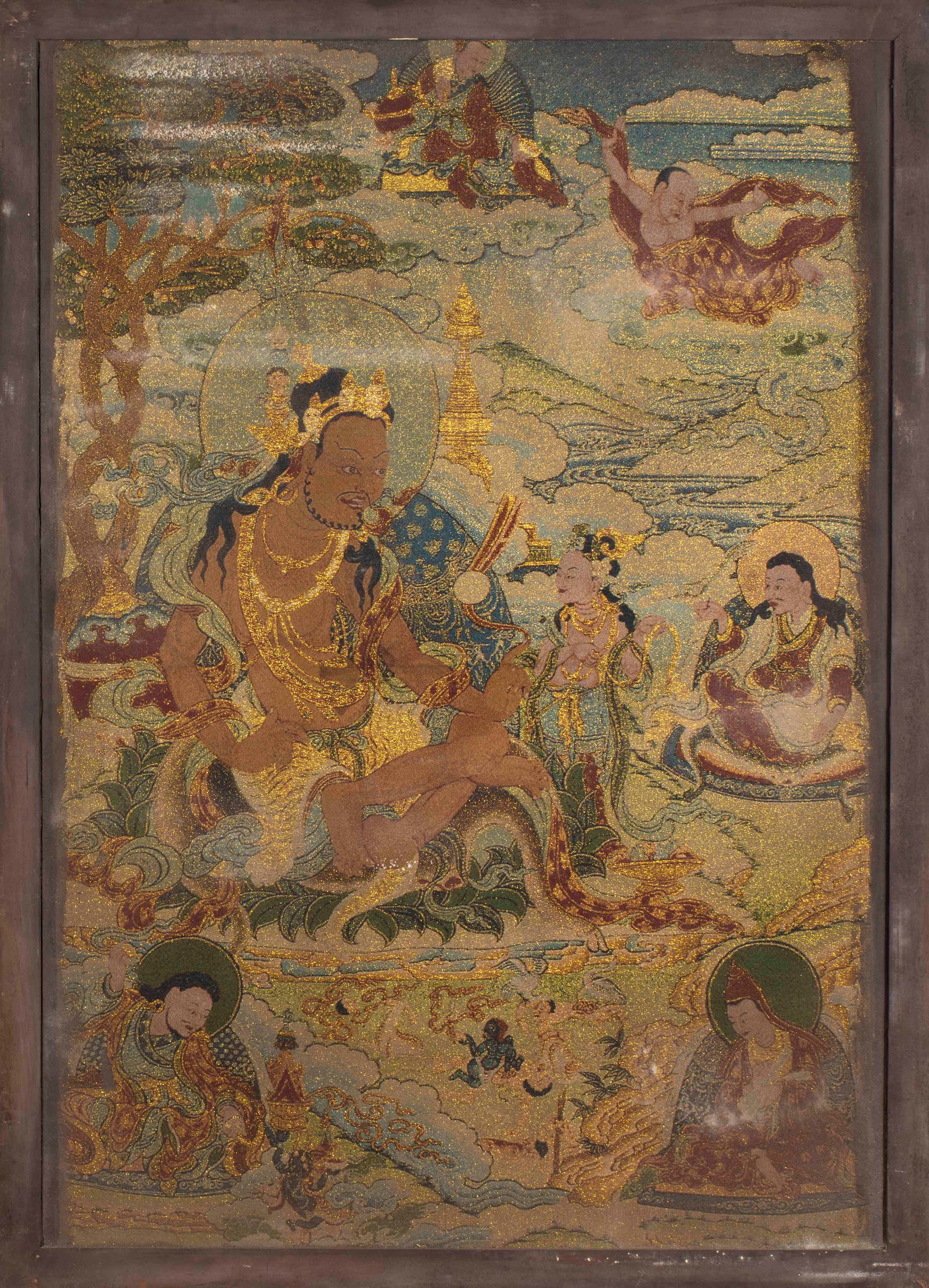 Before the Ming dynasty, the cypress silk Buddha hung on the screen: Brocade technology mounts wooden frames. The Lord is a great man, sitting in the lotus seat and wearing multiple wreaths and armbands. There are many attendants, guardians and gurus in the picture,