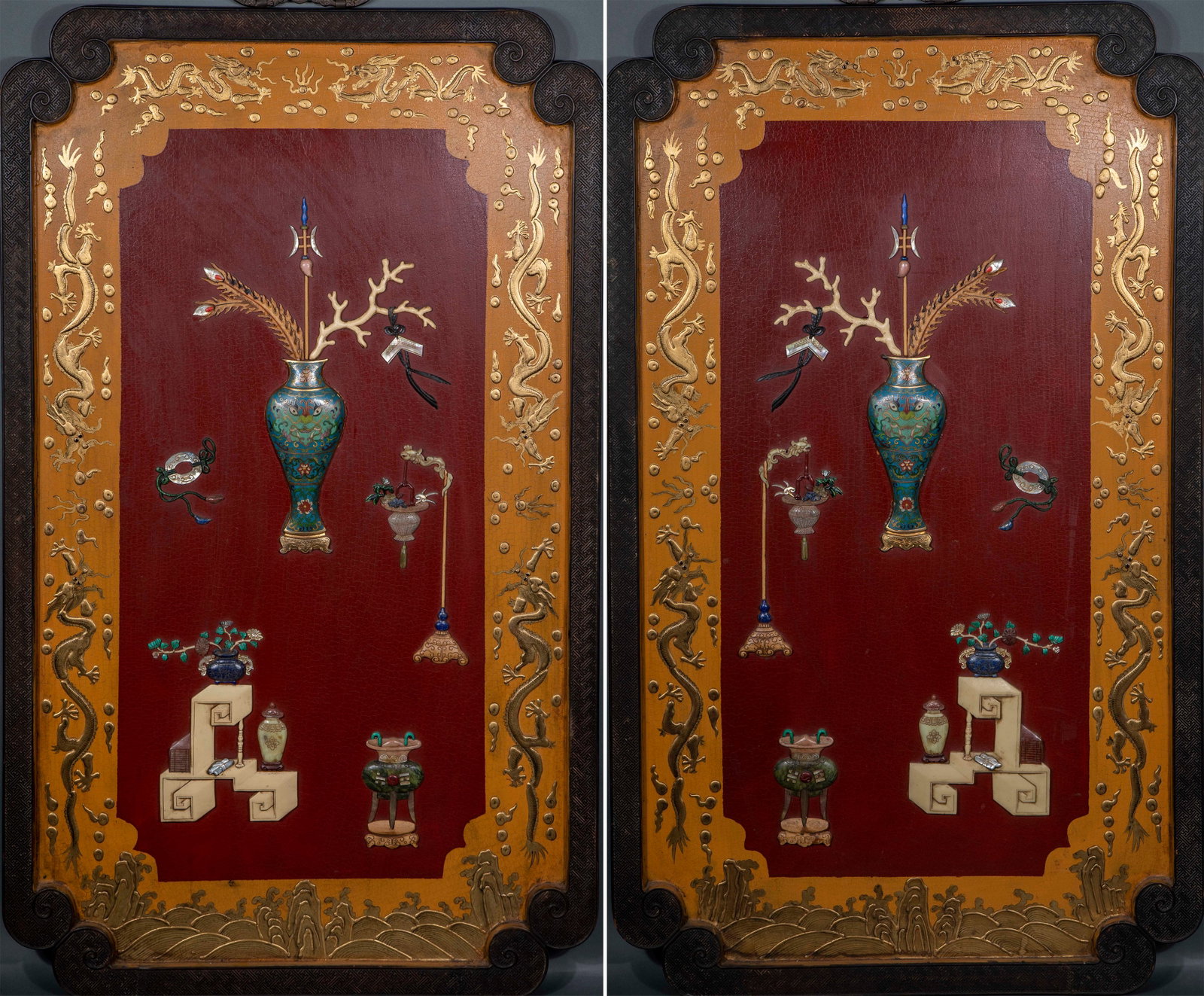 A pair of flower-and-bird hanging screens inlaid with enamel in clear rosewood.: A pair of vertical hanging screens, with black painted edges and corners, are carved with gold on the edges of the screens, and the bottom of the frames is carved with sea water and cliff patterns.