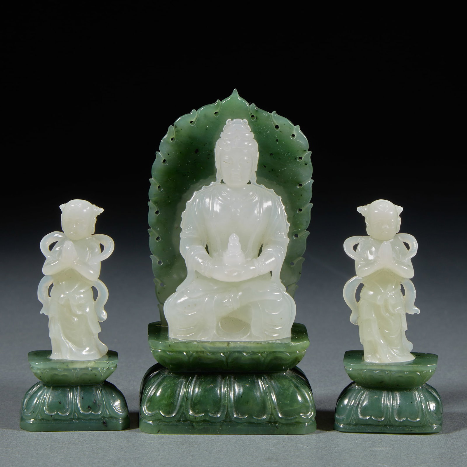 Guanyin statue of Hetian jade boy in Qing Dynasty: In the middle, the Lord reveres Hetian Baiyu, sitting in a cross-legged manner, holding a small tower in front of his abdomen with his hands, and sitting on the Jasper Lotus. Behind the Lord, there