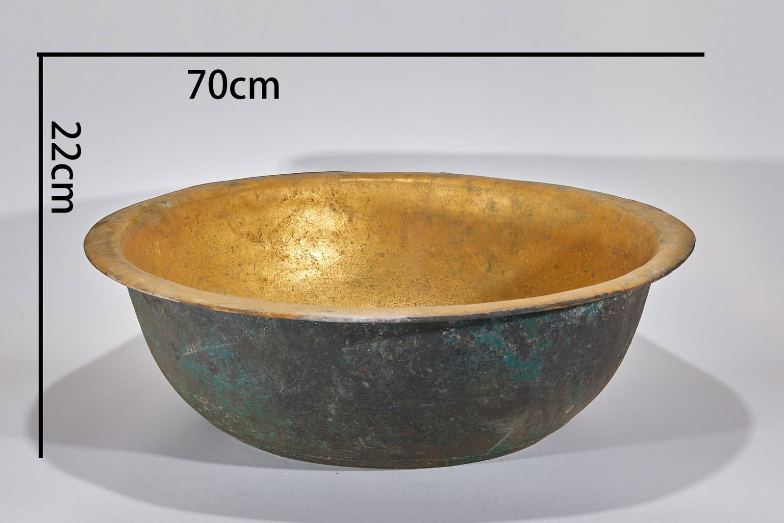 Before the Ming Dynasty, the Buddhist hand basin was gilded.: The diameter of the basin is 70 cm and the height is 22 cm. Wide folded edge, open mouth, arc belly and flat bottom. The interior of the basin is covered with gold, and the inner wall is carved with