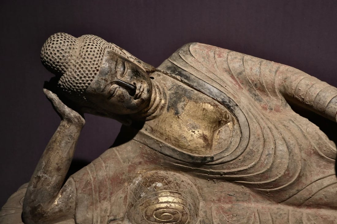 Gold-painted sleeping Buddha statue - 2