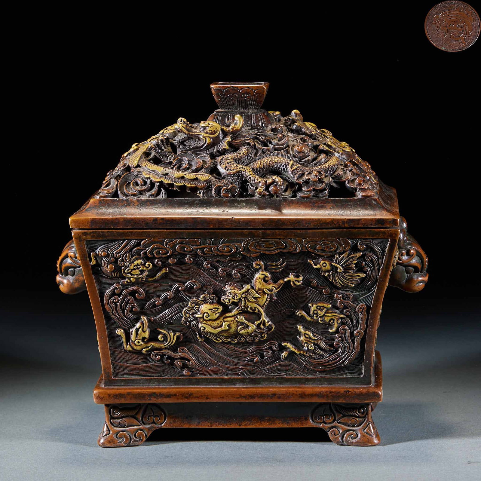 Bronze-gilded dragon and phoenix pattern aromatherapy furnace: Square copper fuming stove, gilded locally. A large area of the furnace cover is carved with Yunlong patterns; The four sides of the furnace body are embossed with patterns of seawater, dragons and be