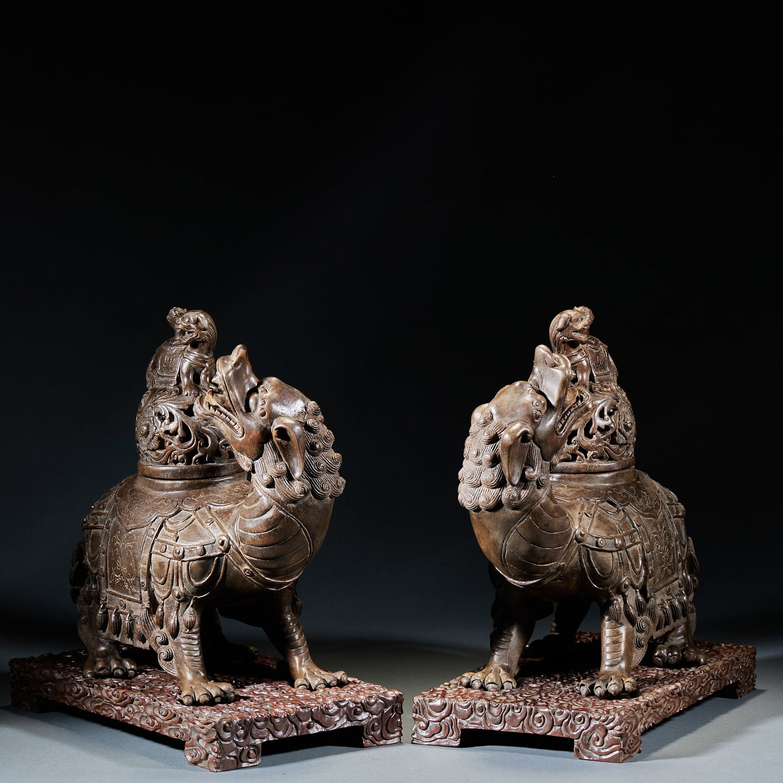 Aromatherapy for female animals of agarwood.: Pairs of large wood carvings are fragrant, and the whole material is carved in the shape of a Rui beast. The Rui beast holds his head high and opens his mouth, and his body is stocky, wearing carved