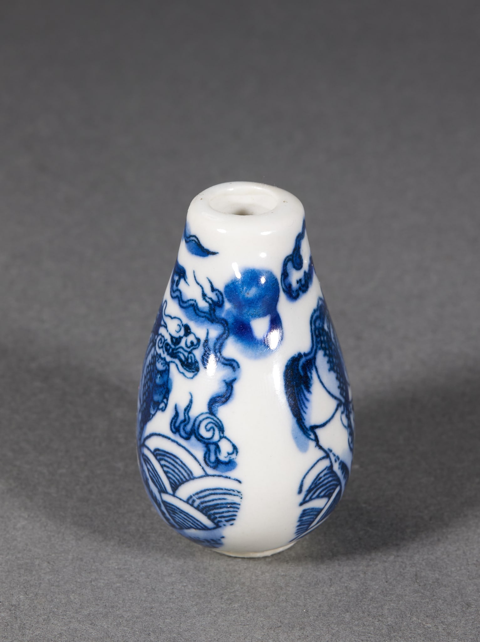 Qing Qilin Snuff Bottle - 5