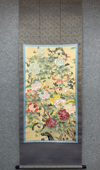 Jiang Tingxi 'Hundred Butterflies' on Silk, Hall Scroll: Jiang Tingxi's Hundred Butterflies on silk as a hall scroll: a hundred butterflies flutter in varied poses, gathering and dispersing among flowers and plants. Fine brushwork, lovely colours, full of l
