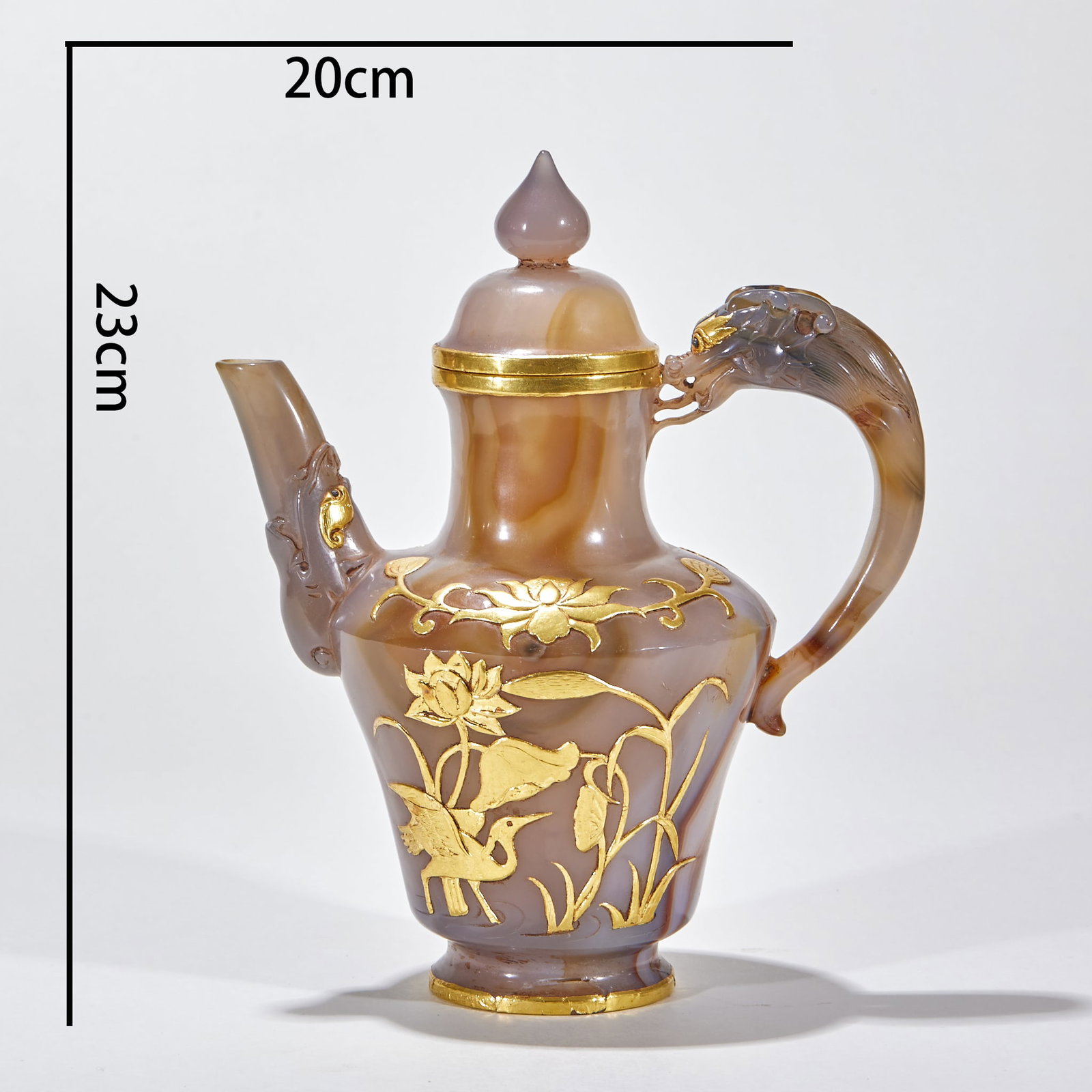 Liao-Dynasty Agate Pure-Gold-Wrapped Ewer: A Liao agate ewer on an agate body, the mouth, spout, handle and edges wrapped in pure gold. The agate grain is magnificent, the gold bright, the form elegant ?? a Liao noble's wine vessel, finely