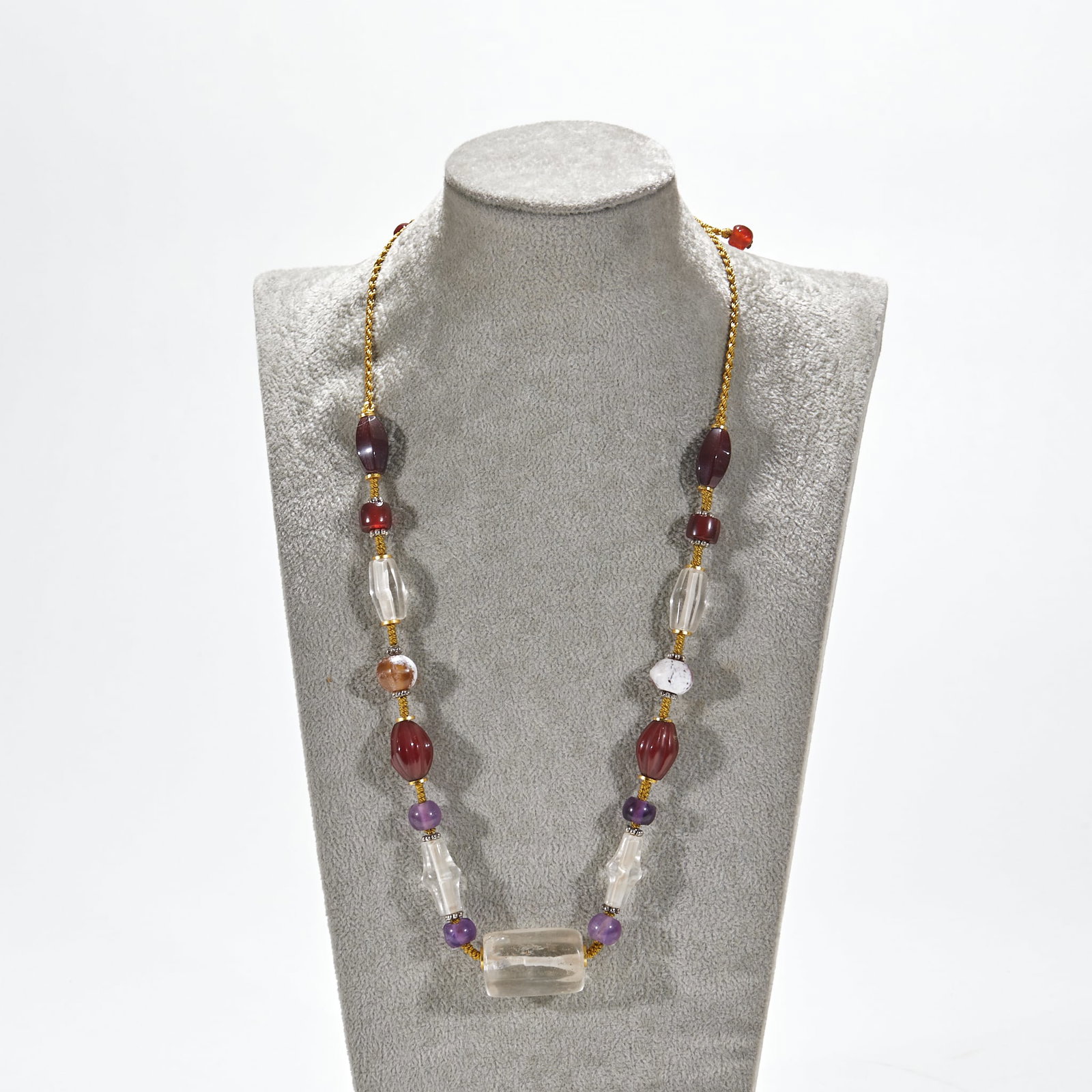 Crystal Cylinder with Agate Beads Pendant: A pendant of crystal beads as the main, combined with agate beads, strung as a pendant. The crystal is clear, the agate magnificent ?? worn at the neck, pure and distinctive. Cylinder L 3.1 cm, W 1.9