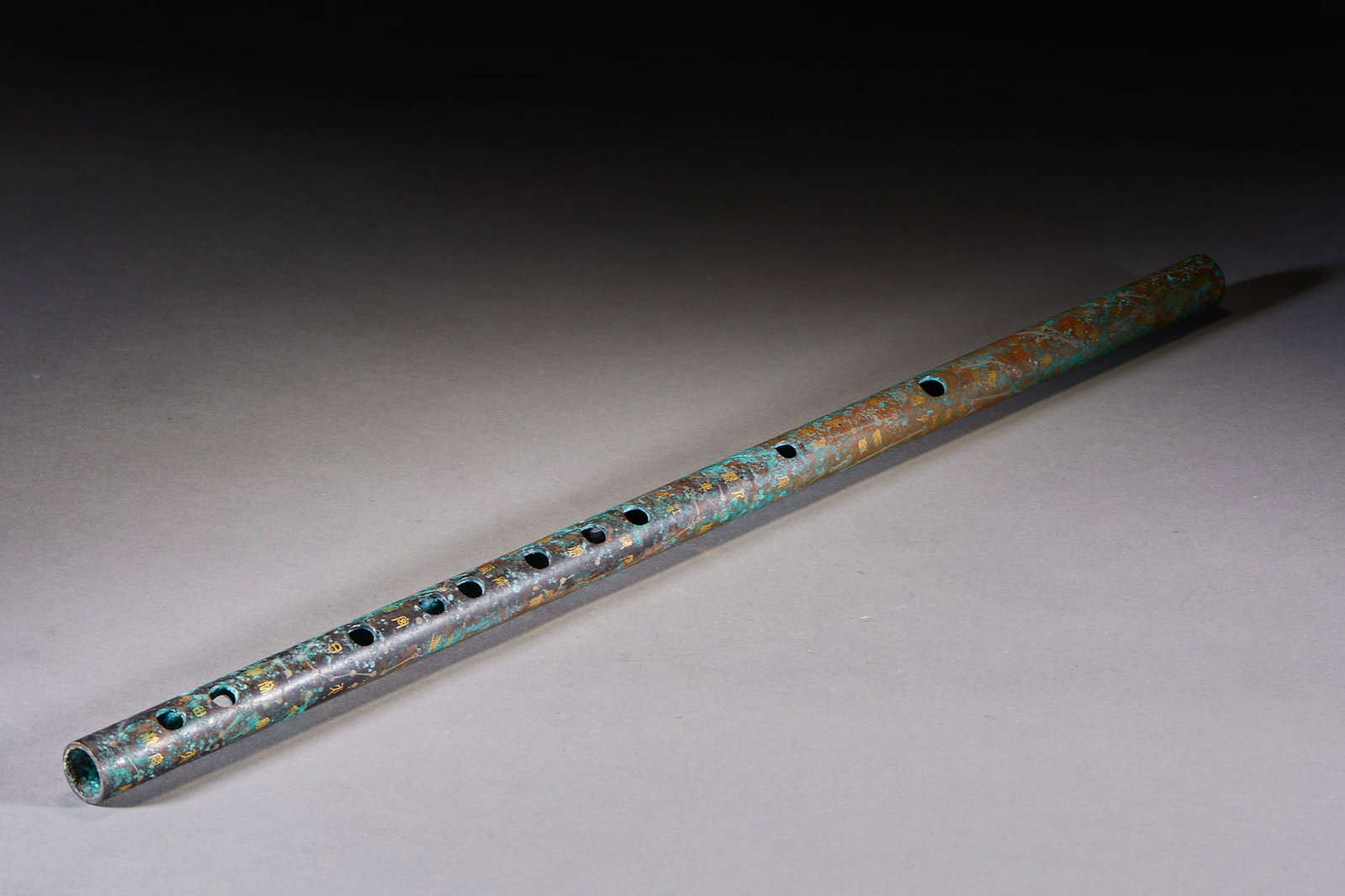 Inlaid-Gold-and-Silver 'All Deities and Constellations' Ancient Flute: An ancient flute inlaid with gold and silver in a 'deities and constellations' design, the stars set out, the decoration splendid. An ancient musical instrument with exquisite inlay ?? of both musical