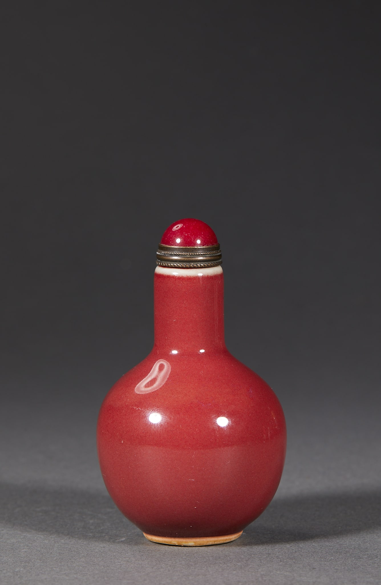 Qing Carmine-Red 'Leaf' Mark Snuff Bottle - 2