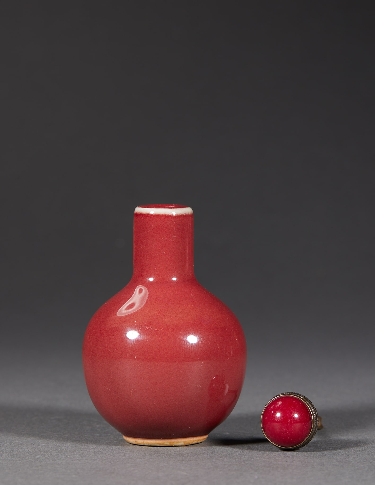 Qing Carmine-Red 'Leaf' Mark Snuff Bottle - 3