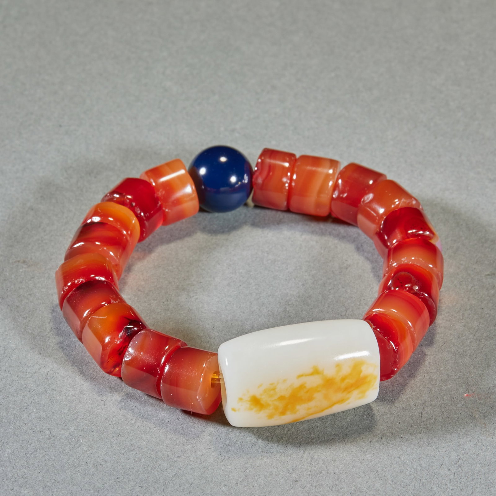 Agate 'Pei' and Cylinder (Lezi) Bracelet: An agate bracelet strung of agate beads and tube-shaped lezi cylinders, magnificent grain and warm tone. Worn on the wrist, archaic and elegant. Lezi L 3 cm, W 1.8 cm; bead diameter 1.2 cm.