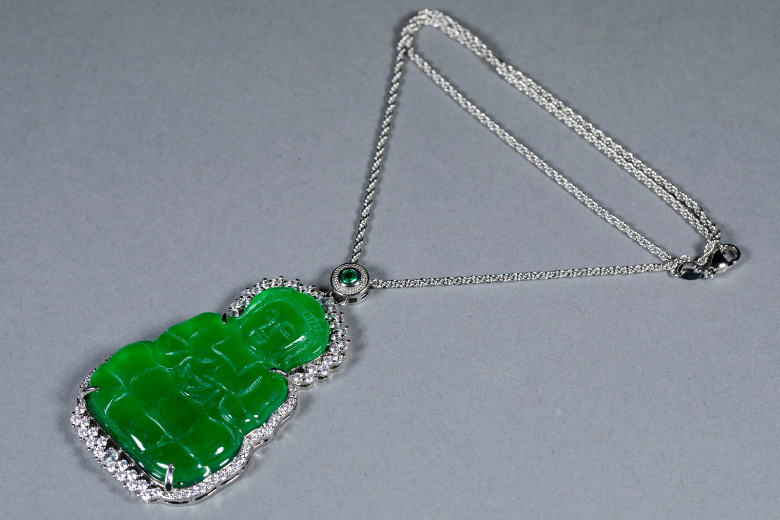 Jewelry Necklace: A jewelry necklace strung of multi-treasure beads, warm and varied in colour. A complete necklace, elegantly worn ?? for daily or ceremonial wear. H 0.9 cm, L 7 cm, W 3.9 cm, 37 g.