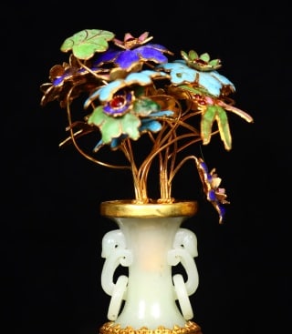 Old-Collection Hetian Jade Vase - 2