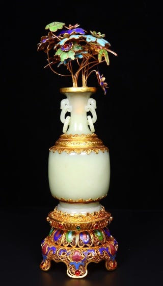 Old-Collection Hetian Jade Vase - 5