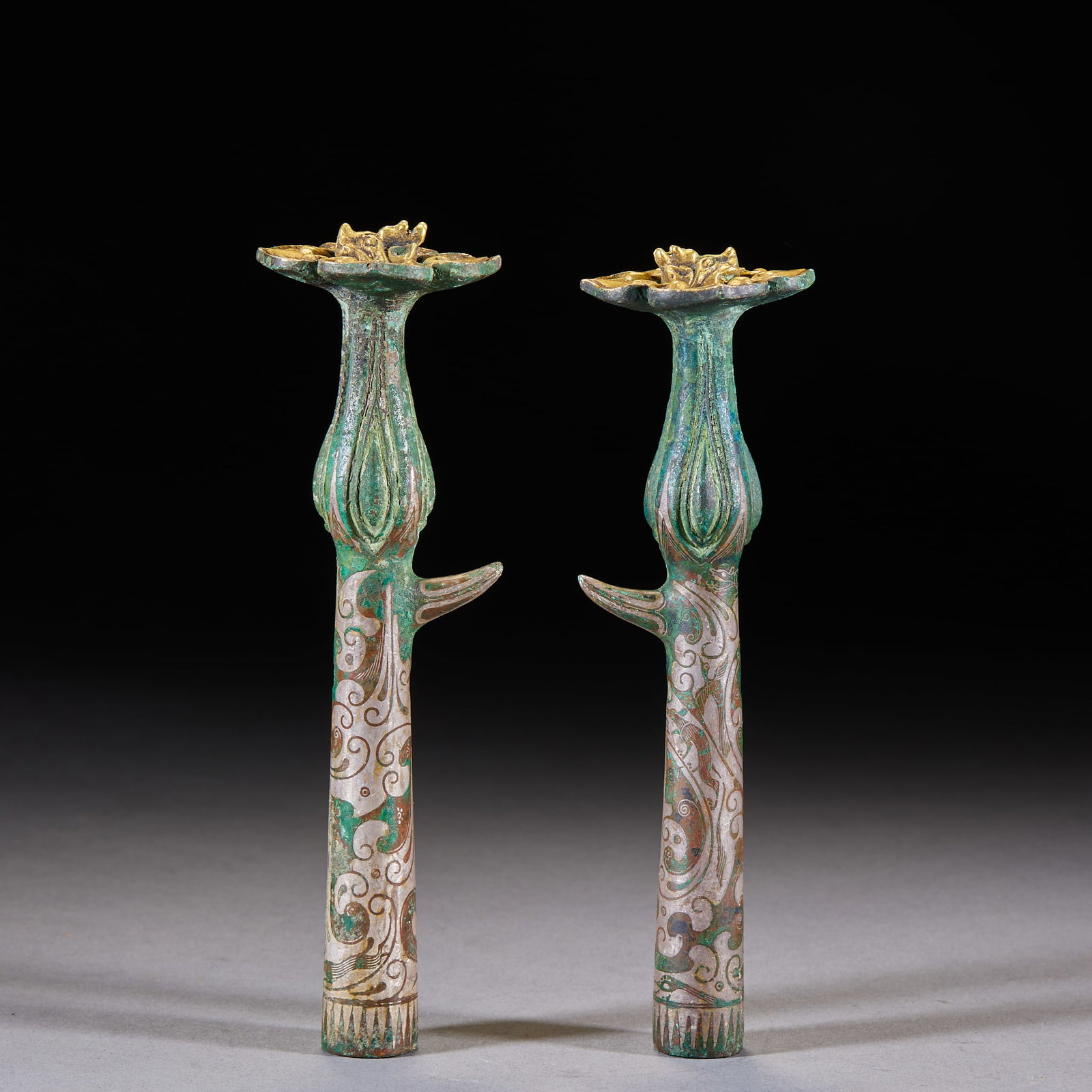 Pair of Inlaid-Gold-and-Silver Human-Face-Flower Horse Ornaments: A pair of horse ornaments in human-face-flower form, inlaid with gold and silver, the decoration bright. Horse-gear fittings, preserved as a pair, fine craft ?? Han style. H 16 cm, L 5 cm, W 4.5 cm.
