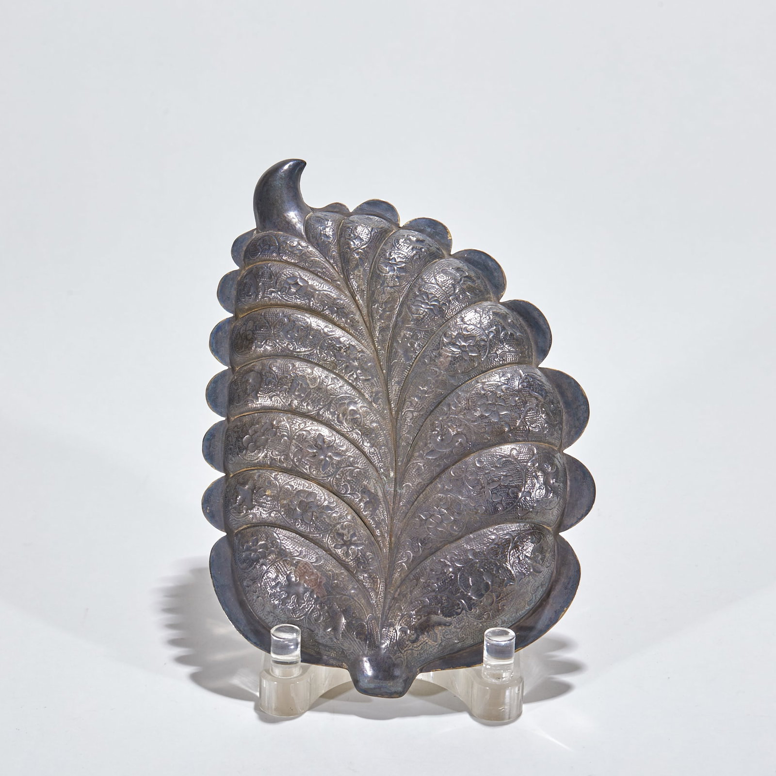 Silver Leaf-Shaped Brush-Licking Rest - 6