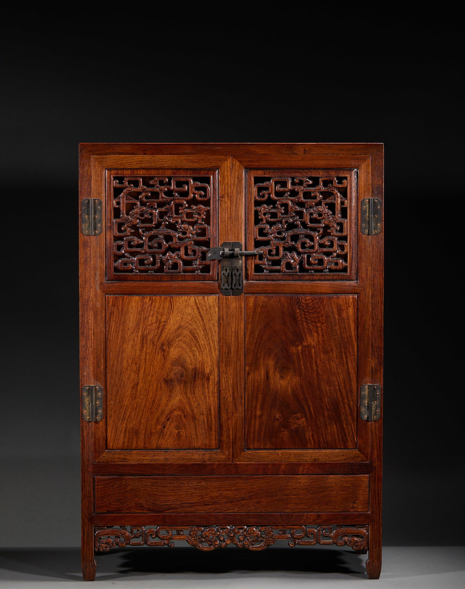 Huanghuali Square Corner Cabinet: A Huanghuali square corner cabinet, square in form with doors and drawers complete, simple structure. Beautiful Huanghuali wood with magnificent grain ?? a classic Ming-style furniture. H 61 cm, L 42
