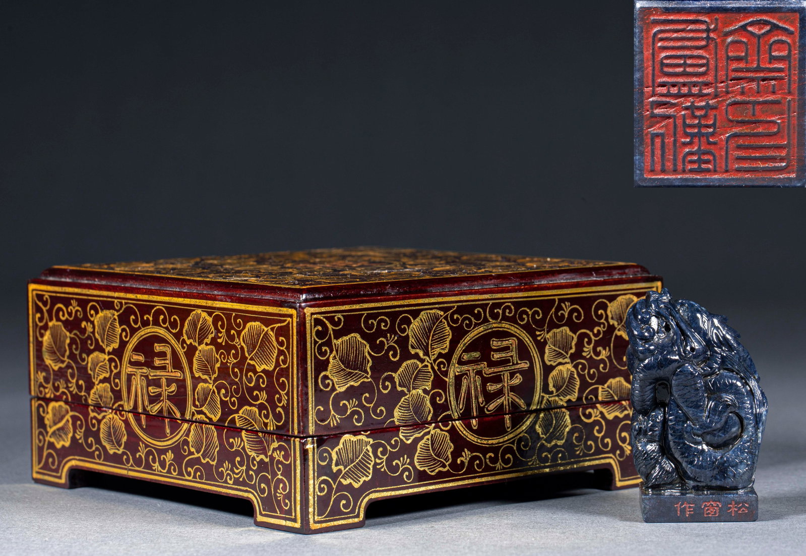 Dragon-Knop Seal Made by Songchuang: A dragon-knop seal with a round-carved dragon, fierce; the side records 'Made by Songchuang'. Warm stone, cut by a master ?? of artistic and collectible value. H 7 cm, L 4 cm, W 3 cm, 197 g.