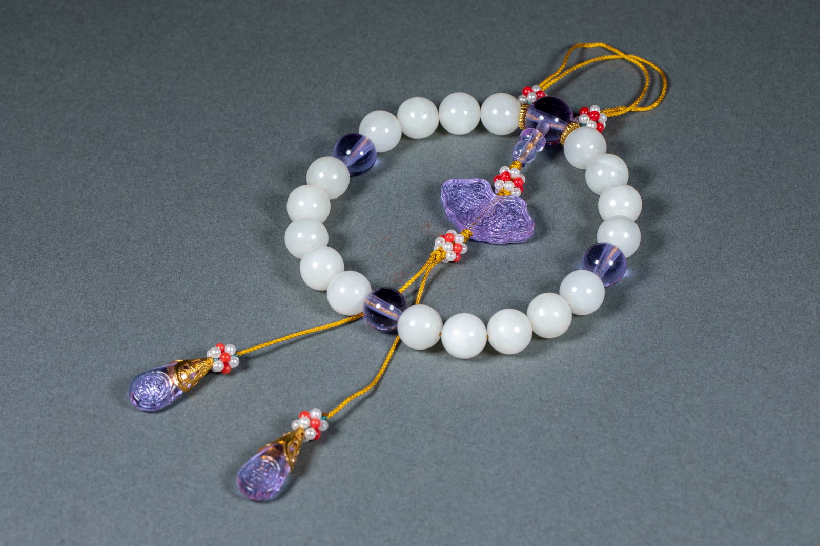 Hetian Jade Hand-Held Beads: Hetian jade hand-held beads, rounded and warm, with buddha-head and pendant. For wearing or reciting, warm and elegant, auspicious. Single bead diameter 1.2 cm, 73 g.