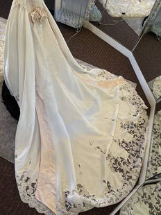 Casablanca Bridal Gown; Size: 10; Retail: $1290: Casablanca Bridal Gown; Ivory; Size: 10; Original Retail: $1290; Includes Plastic Dress Bag; Buyer is Responsible to Pickup or Arrange Shipping from Portland Oregon; No guarantee, warranties,