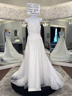 Casablanca Bridal Gown; Size: 10; Retail: $1199: Casablanca Bridal Gown; White; Size: 10; Original Retail: $1199; Includes Plastic Dress Bag; Buyer is Responsible to Pickup or Arrange Shipping from Portland Oregon; No guarantee, warranties,