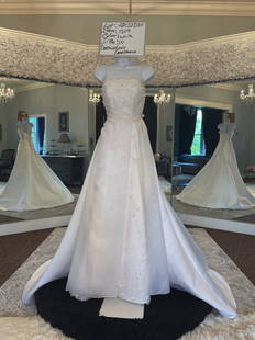 Casablanca Bridal Gown; Size: 10; Retail: $1099: Casablanca Bridal Gown; White; Size: 10; Original Retail: $1099; Includes Plastic Dress Bag; Buyer is Responsible to Pickup or Arrange Shipping from Portland Oregon; No guarantee, warranties,