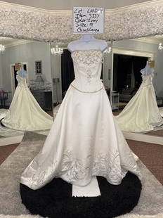 Casablanca Bridal Gown; Size: 14; Retail: $999: Casablanca Bridal Gown; Ivory; Size: 14; Original Retail: $999; Note: Bead Damage front waste; Includes Plastic Dress Bag; Buyer is Responsible to Pickup or Arrange Shipping from Portland Oregon; No