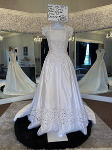 Alfred Angelo Bridal Gown; Size: 12; Retail: $1299