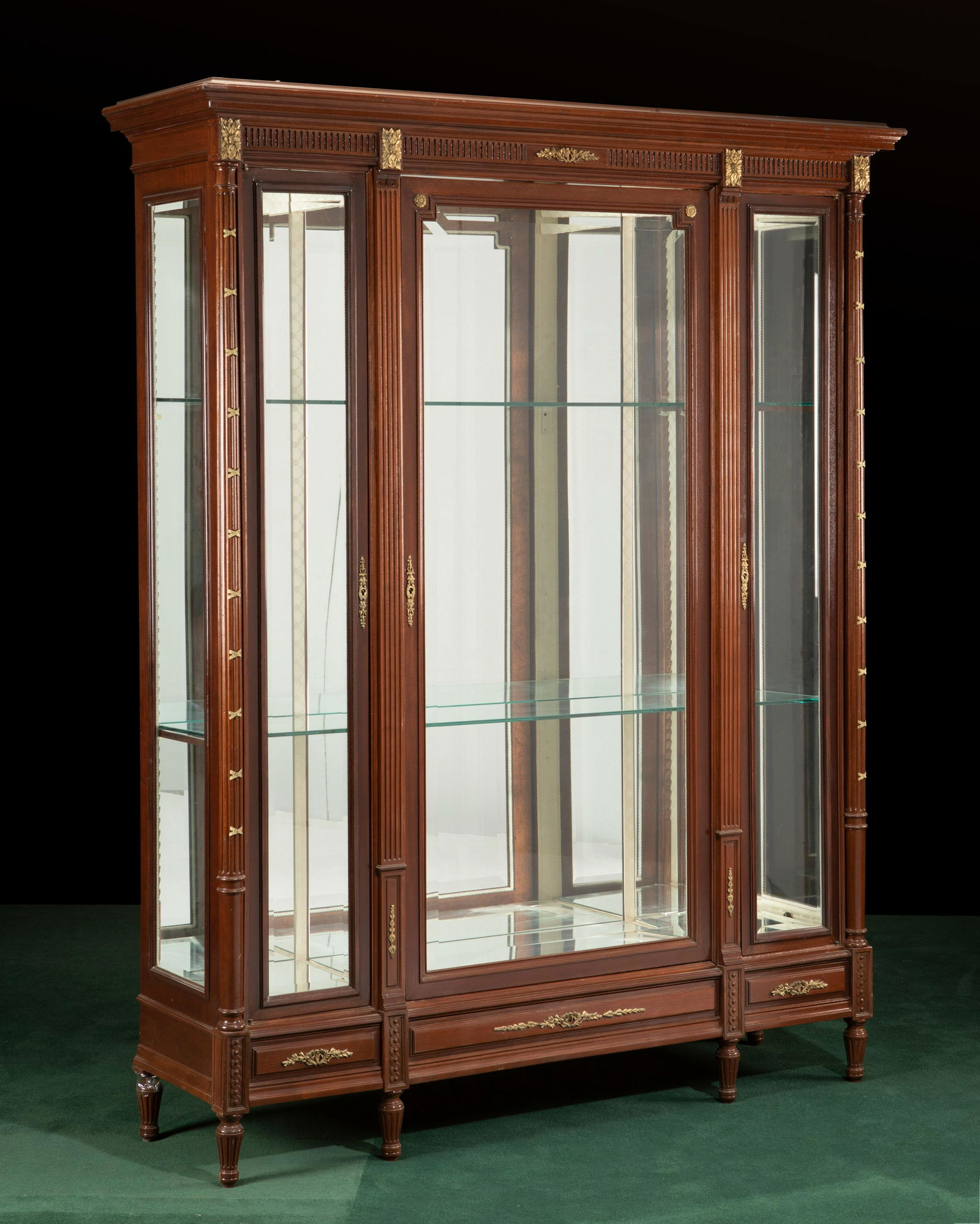 A French vitrine/bibliothEque cabinet (1 of 6)