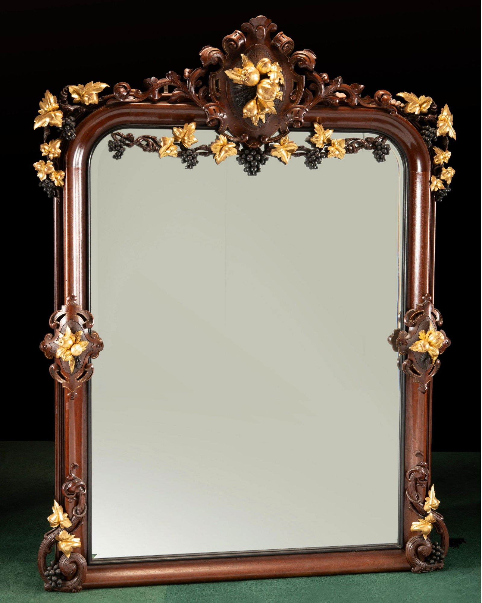 An American carved pier glass mirror (1 of 5)