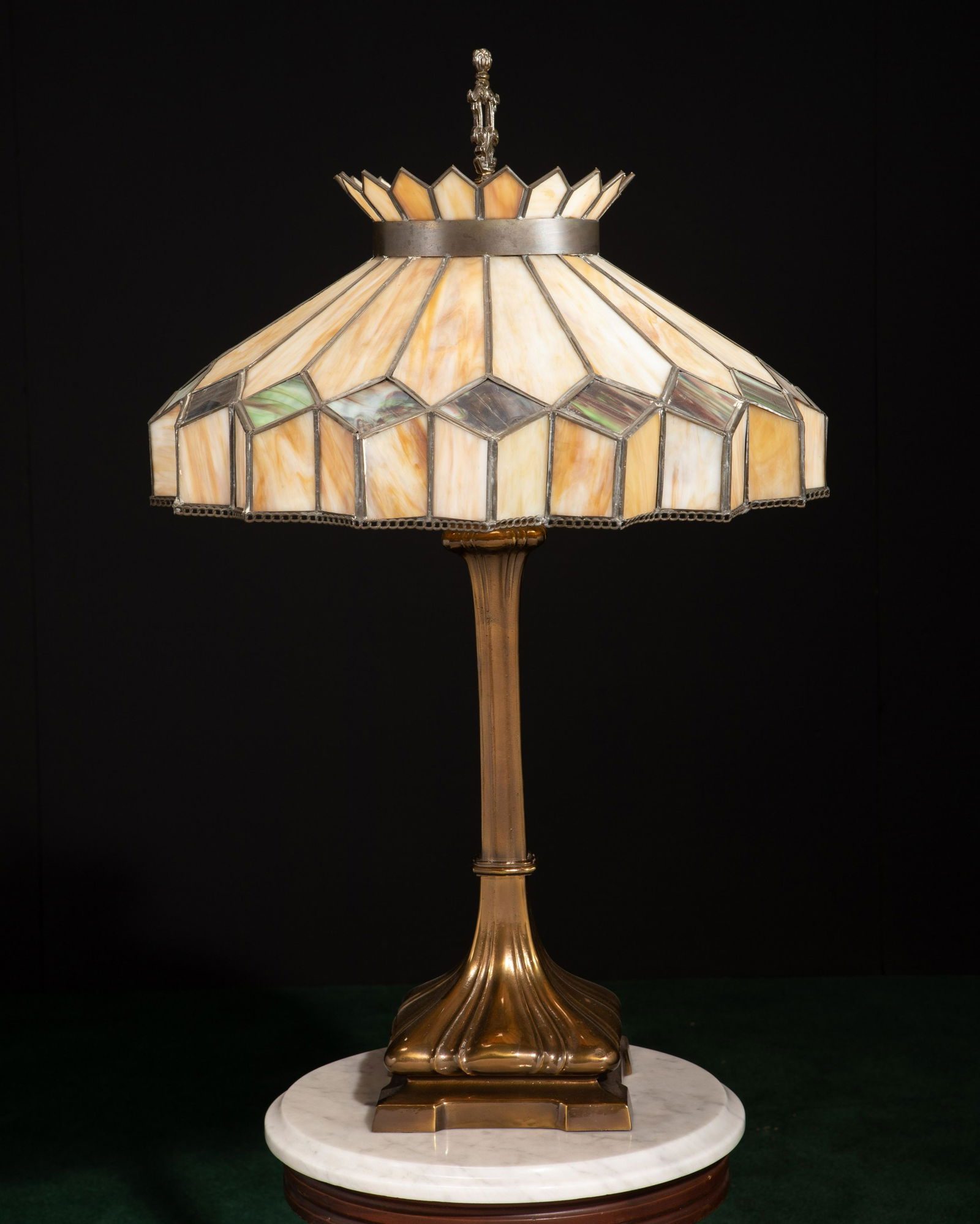 An American leaded glass table lamp (1 of 5)