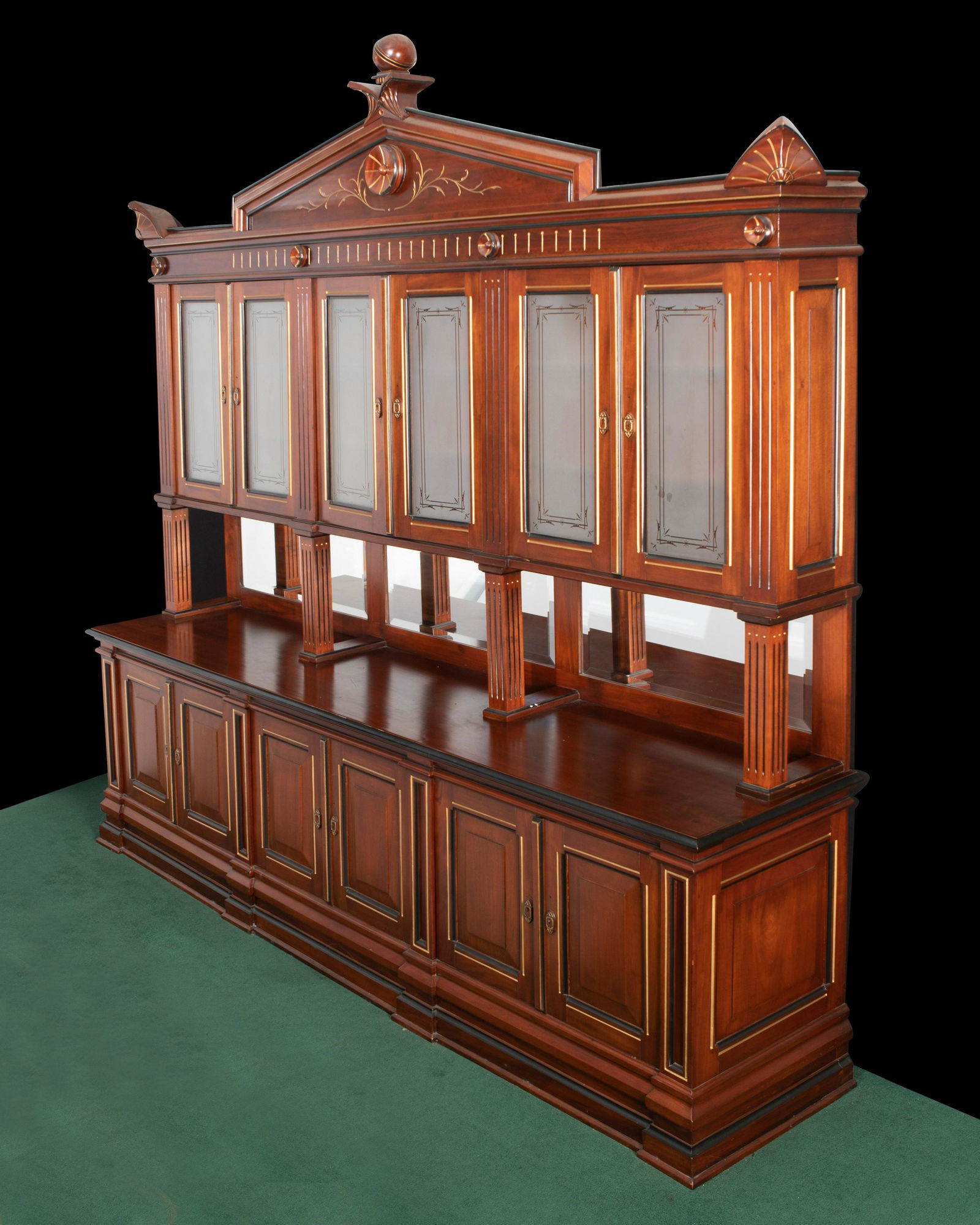 A Victorian butler's cabinet/buffet (1 of 6)