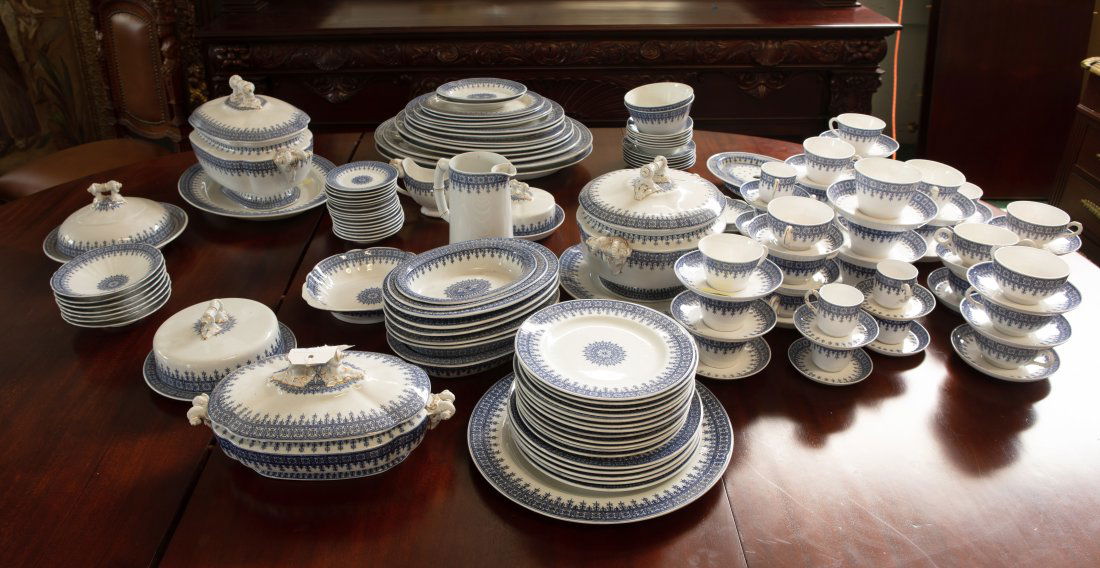 A Royal Worcester dinner service (1 of 1)