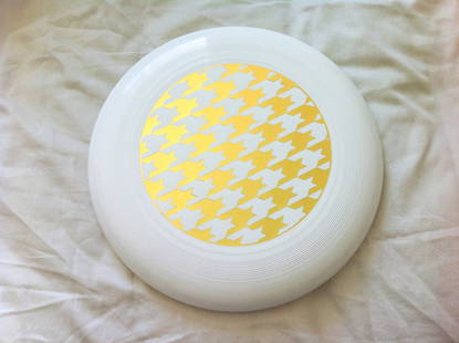Vincent Szarek - Foil Hotstamp on Discraft Ultrastar, 'Gold Tooth': Vincent Szarek - Foil Hotstamp on Discraft Ultrastar, 'Gold Tooth' Date: 2012 Signed: Back Edition: Edition 2/30 Dimensions: Diameter: 10.75 in Condition: Artwork in very good condition (Please se