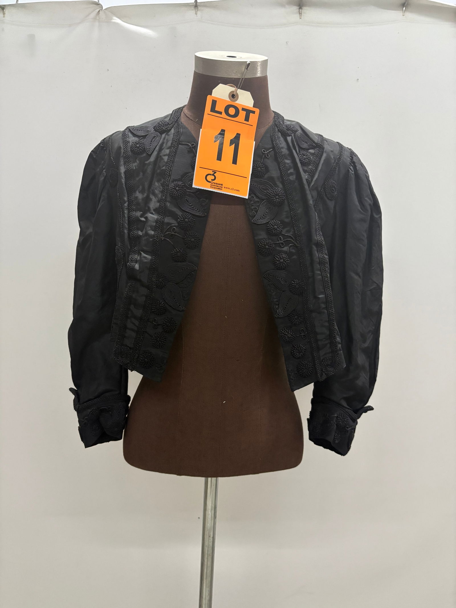 Bodice, 1890s, black silk, gimp braid with flowers, real vintage. (1 of 8)