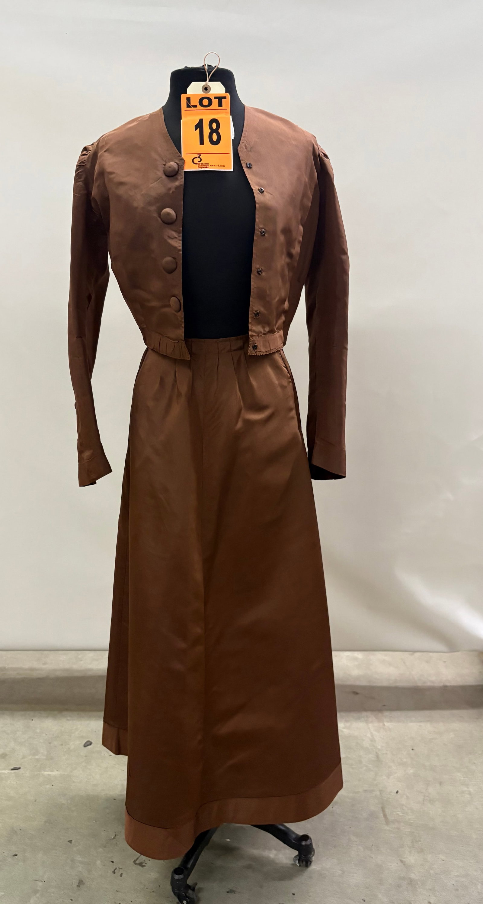 Suit, 1910, brown silk, real vintage.: Suit, 1910, brown silk, real vintage. IMPORTANT NOTE TO BIDDERS: We are not an auction gallery but a liquidator retained by CRC as they wind-down operations. As such, we cannot offer the same time all