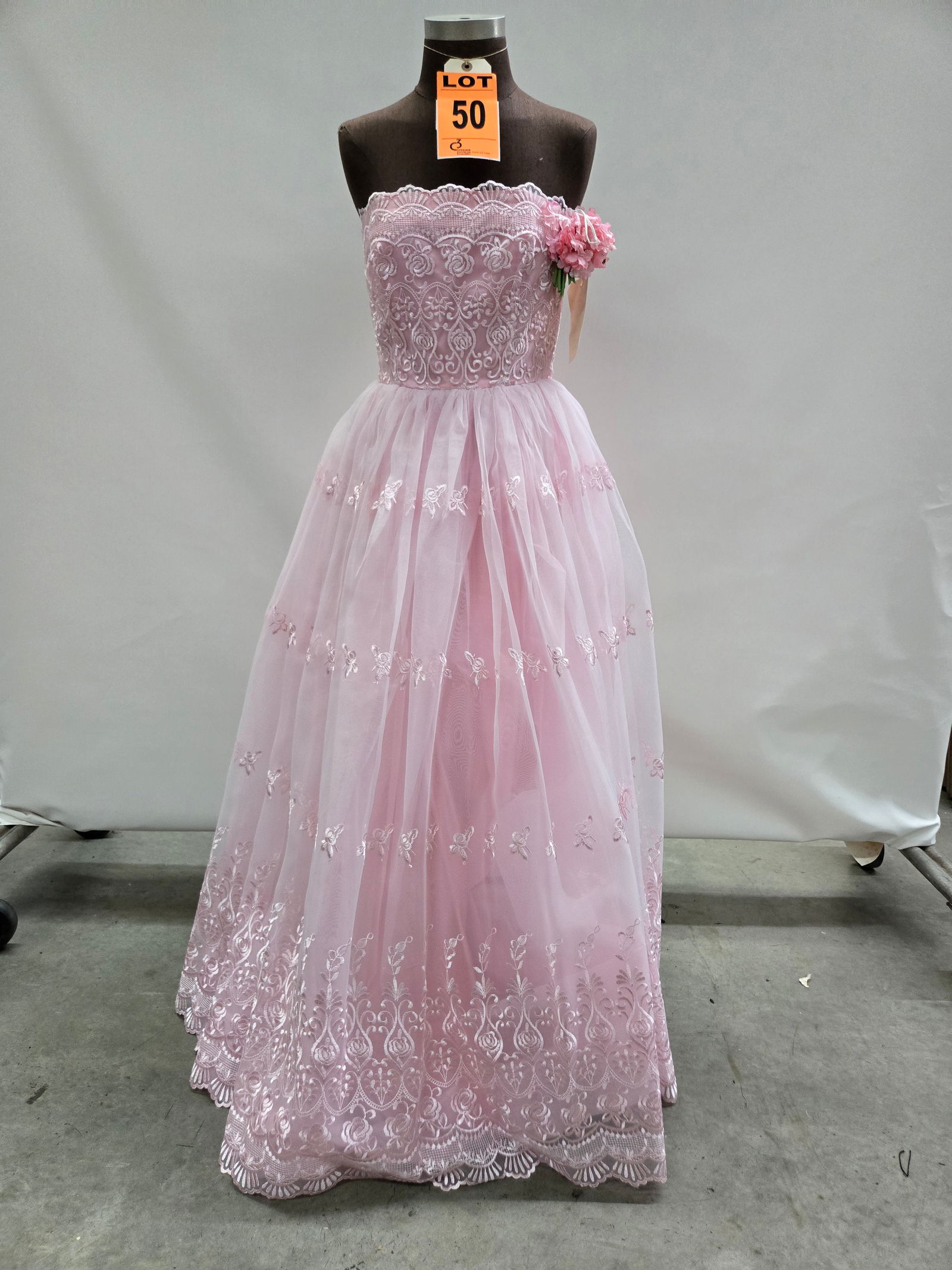Evening gown, 1950s, pink embroidered crystalline, strapless, n/a. (1 of 5)