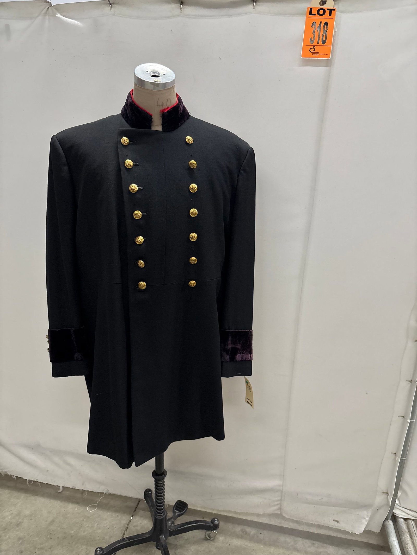 Union Army General’s Coat w/ velvet collar and cu? facings. Bullion rank shoulder straps. Studio: Union Army General’s Coat w/ velvet collar and cu? facings. Bullion rank shoulder straps. Studio made. (1 pcs). dated 1920’s / 1940s Location: Row 26A, Item #19 IMPORTANT NOTE TO BIDDERS: We are n