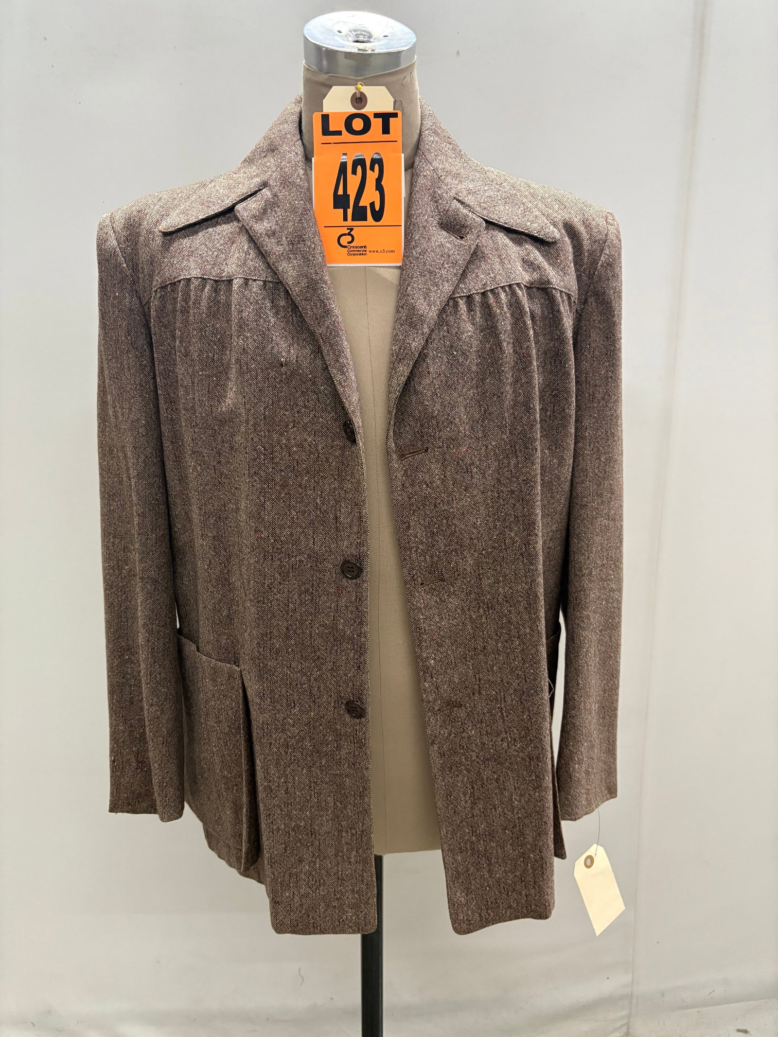 1950's Loafer, Size 48 R. Tailored by Bradbury Clothes, Columbia, Hollywood: 1950's Blazer, Size 48 R. Tailored by Bradbury Clothes, Columbia, Hollywood IMPORTANT NOTE TO BIDDERS: We are not an auction gallery but a liquidator retained by CRC as they wind-down operations. As s