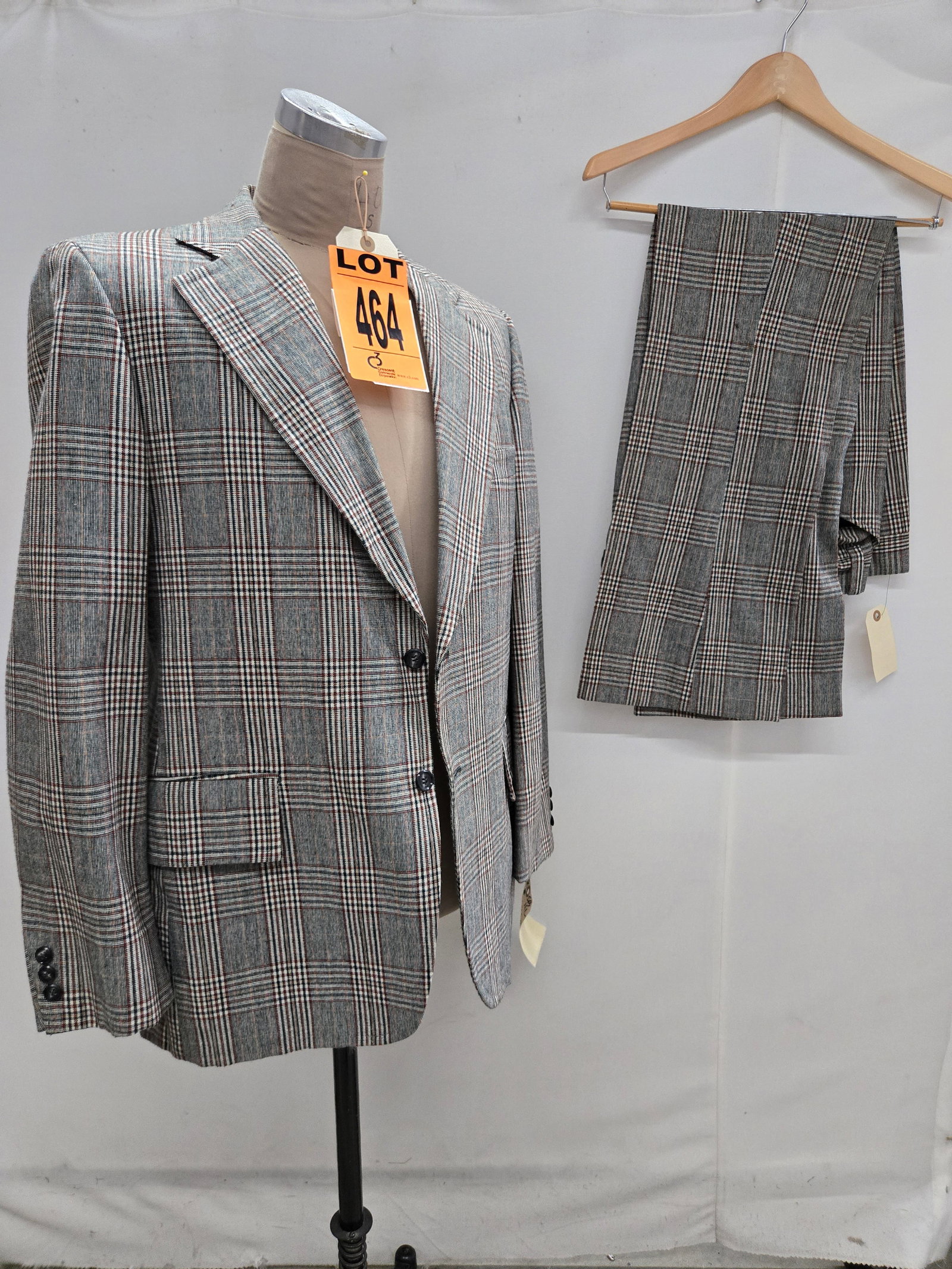 2-Piece Glen Plaid Wool Suit Set, Jacket Size 44R, Pants size 36 / 31, single breasted, two front (1 of 10)