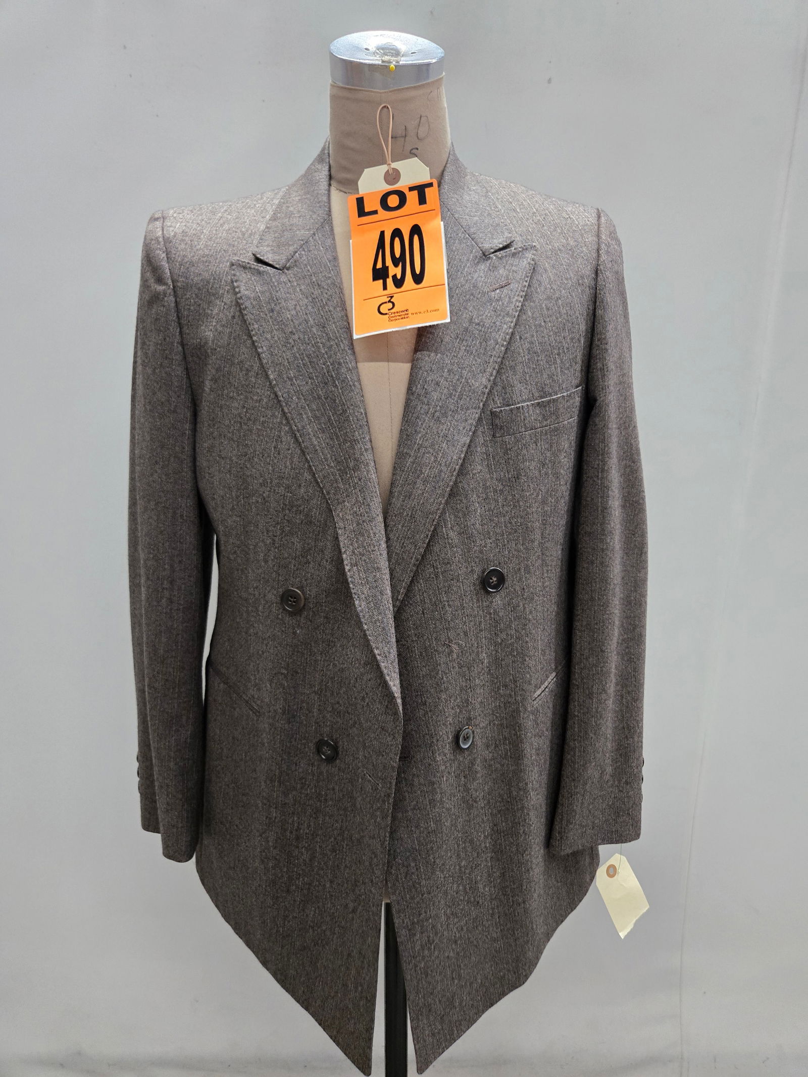GIVENCHY Blazer: GIVENCHY Blazer IMPORTANT NOTE TO BIDDERS: We are not an auction gallery but a liquidator retained by CRC as they wind-down operations. As such, we cannot offer the same time allowances for payment an