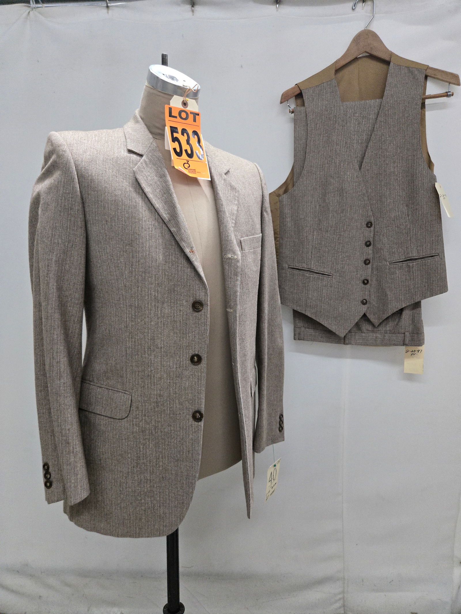 2-Piece YVES SAINT LAURENT Suit Set (1 of 13)