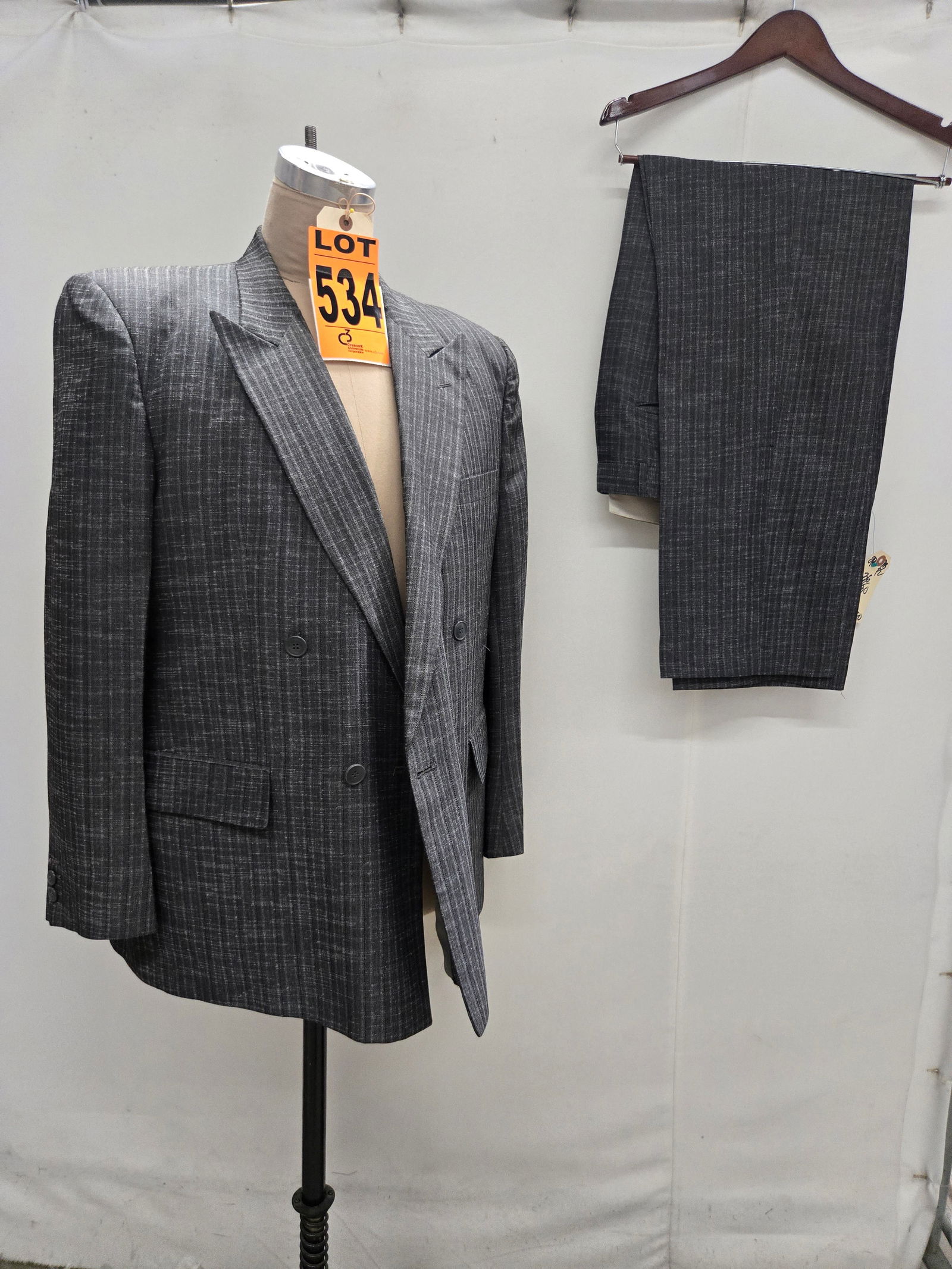 2-Piece YVES SAINT LAURENT Suit Set (1 of 11)