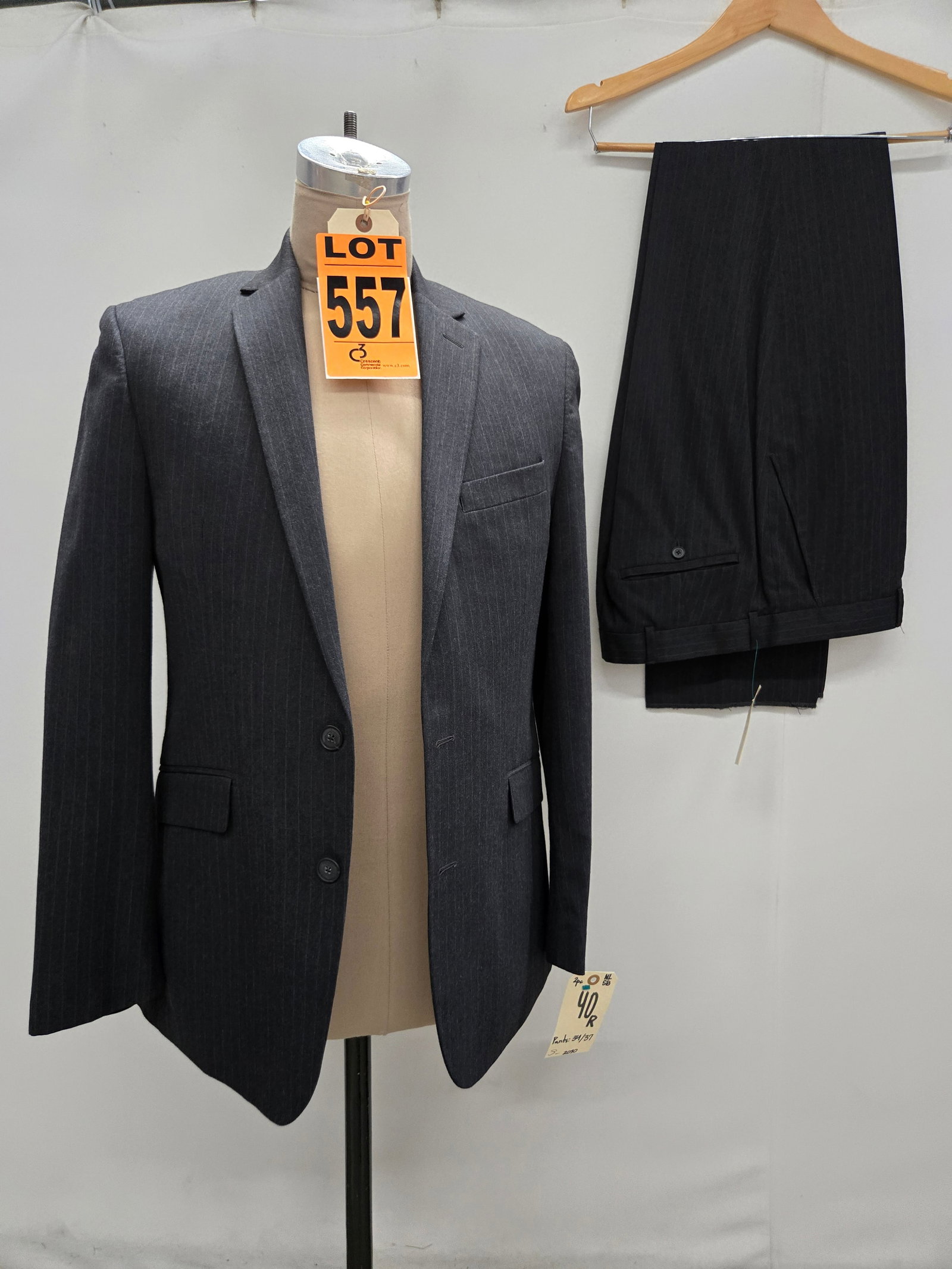 Kenneth Cole Reaction 2pc Suit 40R (1 of 10)