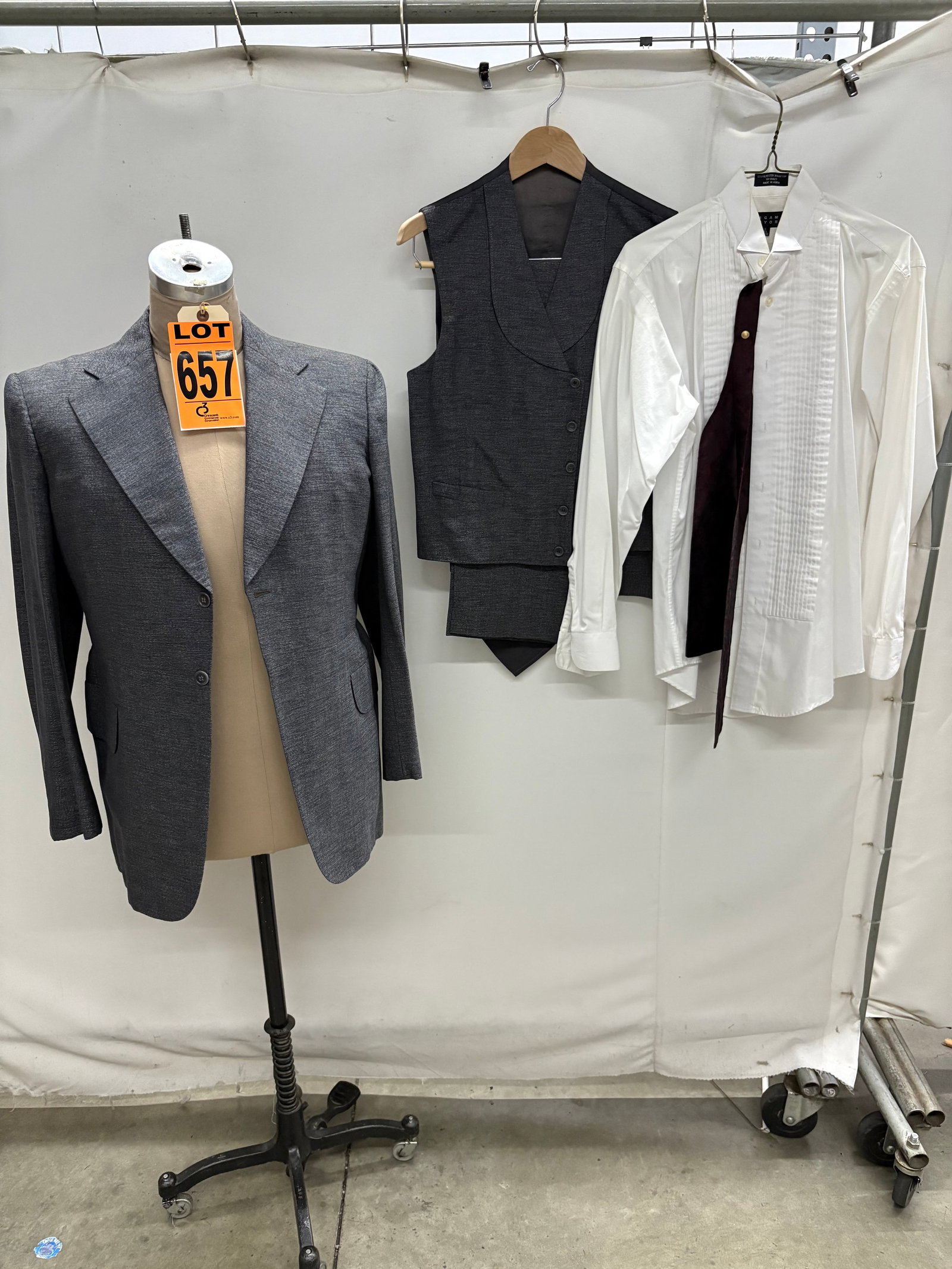 5pc Suit for Mr. Vic Marrow, with Jacket, Vest, Pants, Shirt, Tie. Size 40 Jacket, 34-31 Pants,: 5pc Suit for Vic Morrow, Jacket Size 40, Pants Size 34/31, Shirt Size 32/33, includes Jacket, Vest, Pants, Shirt, and Tie. Custom Cotroneo Costume IMPORTANT NOTE TO BIDDERS: We are not an auction gall