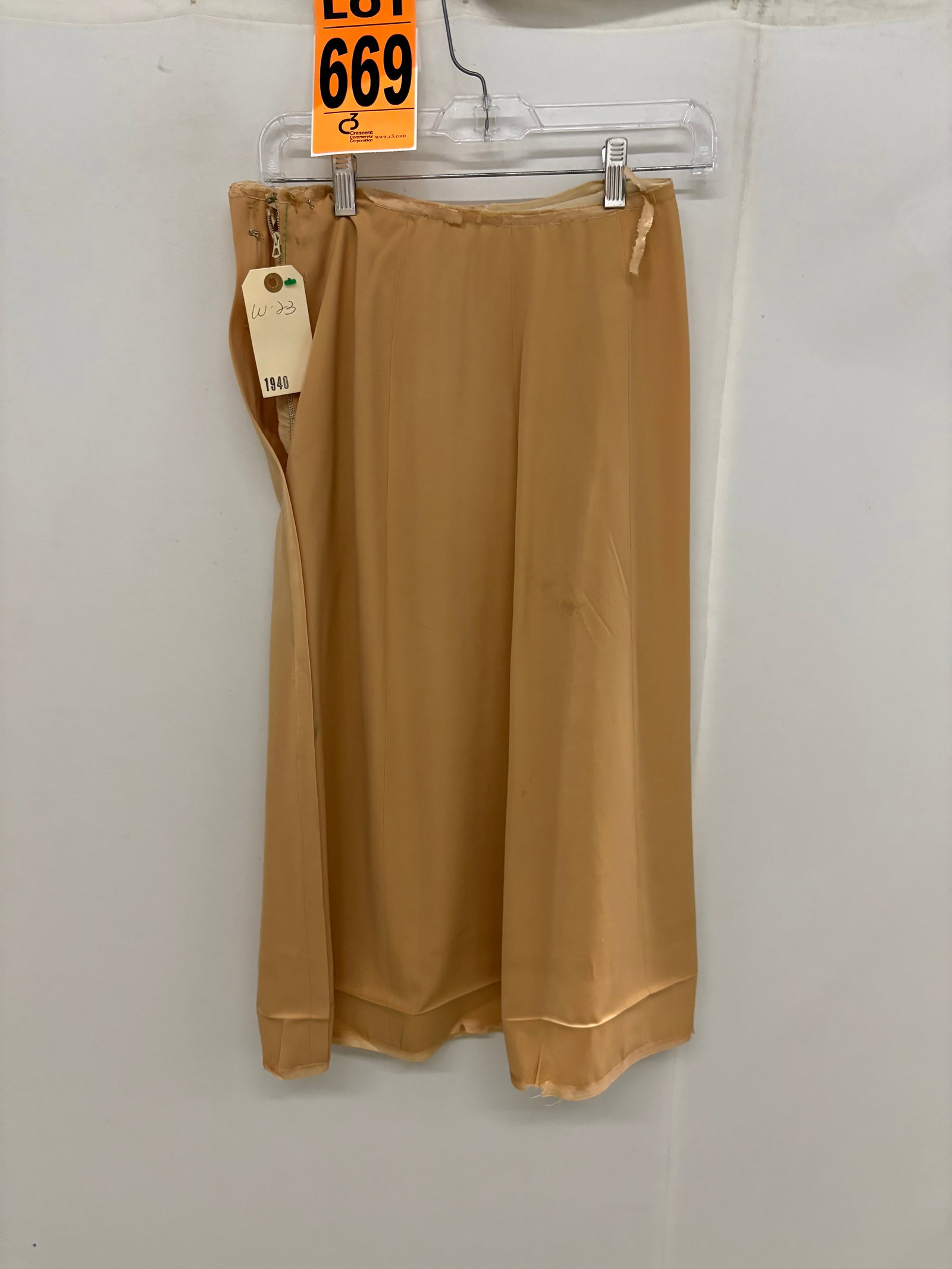 1940's Skirt, tag reads "M. Carroll, Paramount", size W-23: 1940s Skirt, Waist 23, tag reads "M. Carroll, Paramount" Note that items attributable to celebrities and productions are believed to be accurate based on information provided by the company and may be