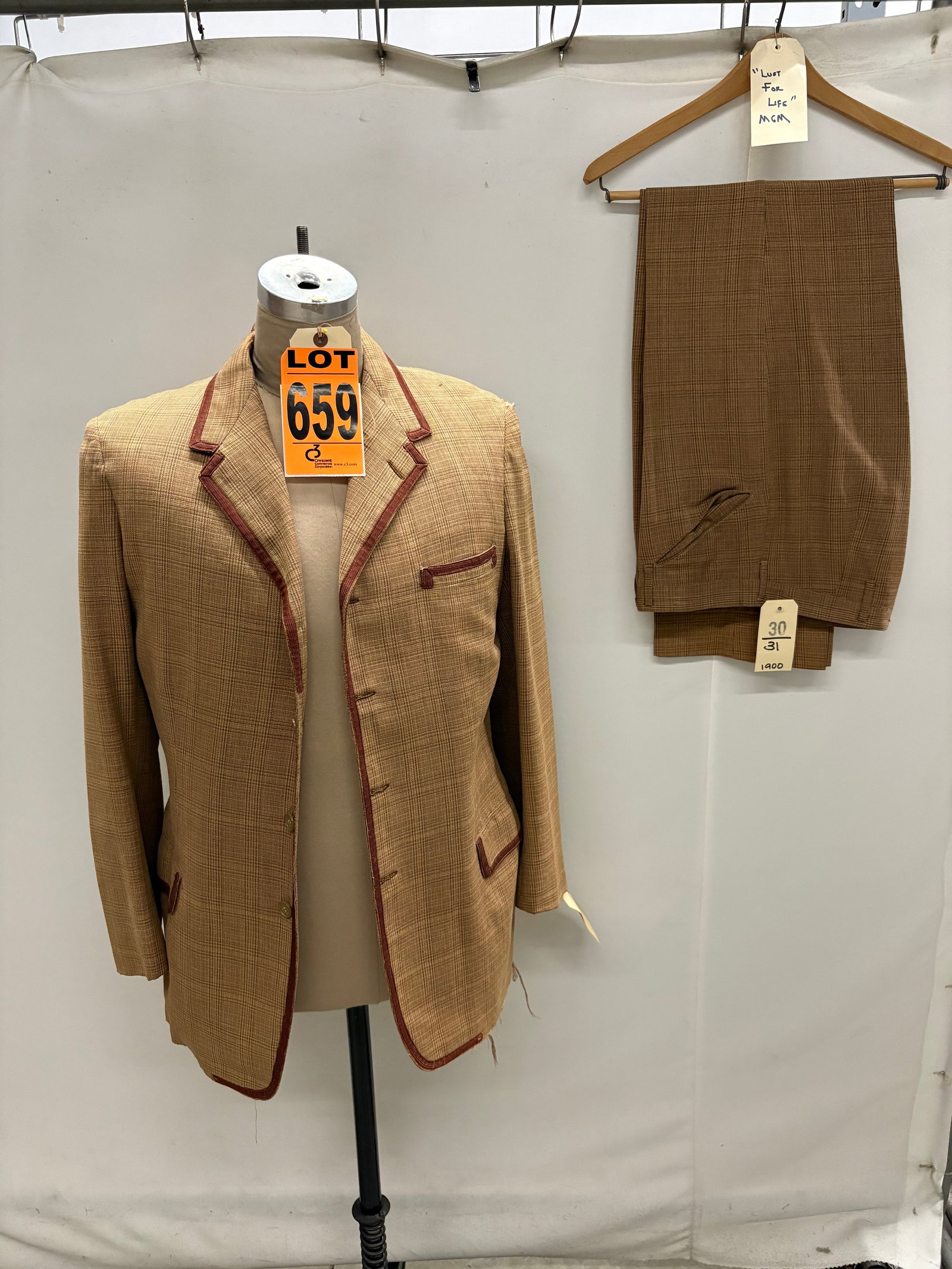 Sack suit tan brown and burgunday textured plaid size 39 regular, from movie "Lust for Life", studio: Sack suit tan brown and burgunday textured plaid size 39 regular, from movie "Lust for Life", studio piece by MGM,some damage Note that items attributable to celebrities and productions are believed t