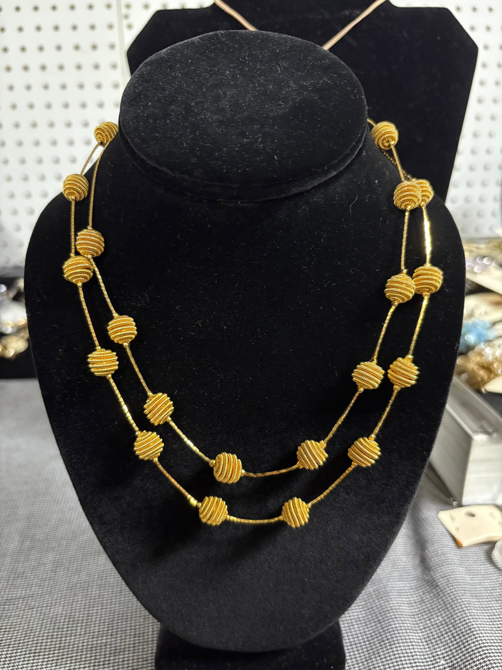 Vintage Trifari gold tone spiral bead necklace: Vintage Trifari gold tone spiral bead necklace