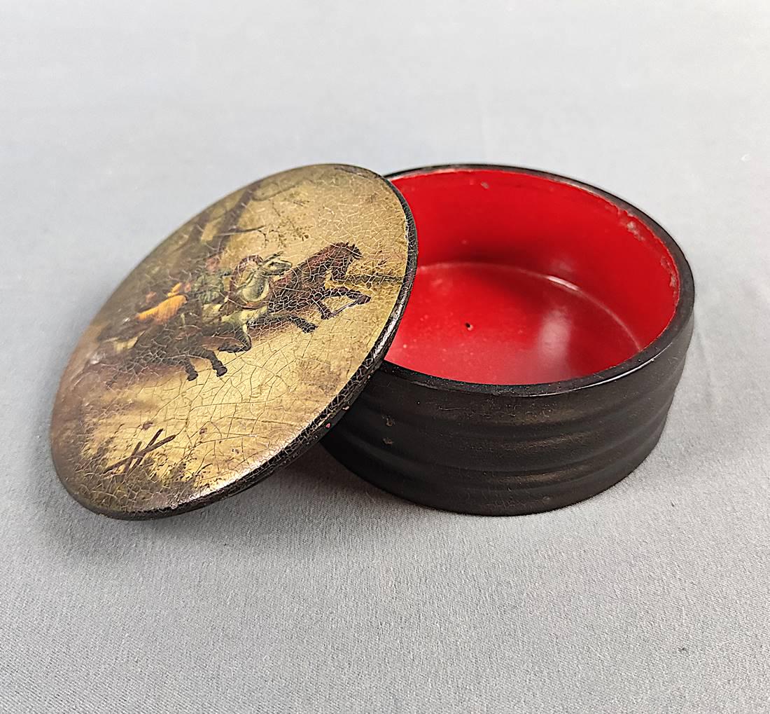 Small round lidded box, on the lid elaborately and finely painted with a tr (1 of 3)
